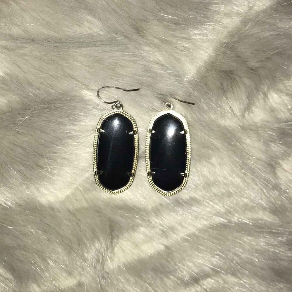 Elle Earrings in Black